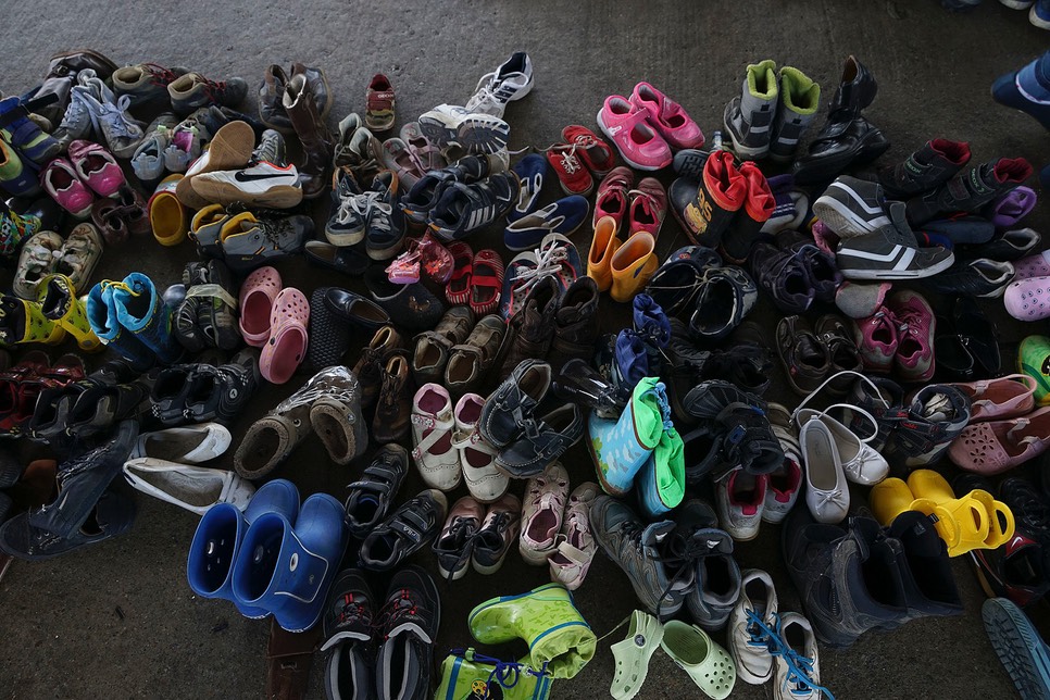 A_pile_of_children_shoes_captured_during_refugees_crisis._Refugee_crisis._Budapest,_Hungary,_Central_Europe,_6_September_2015